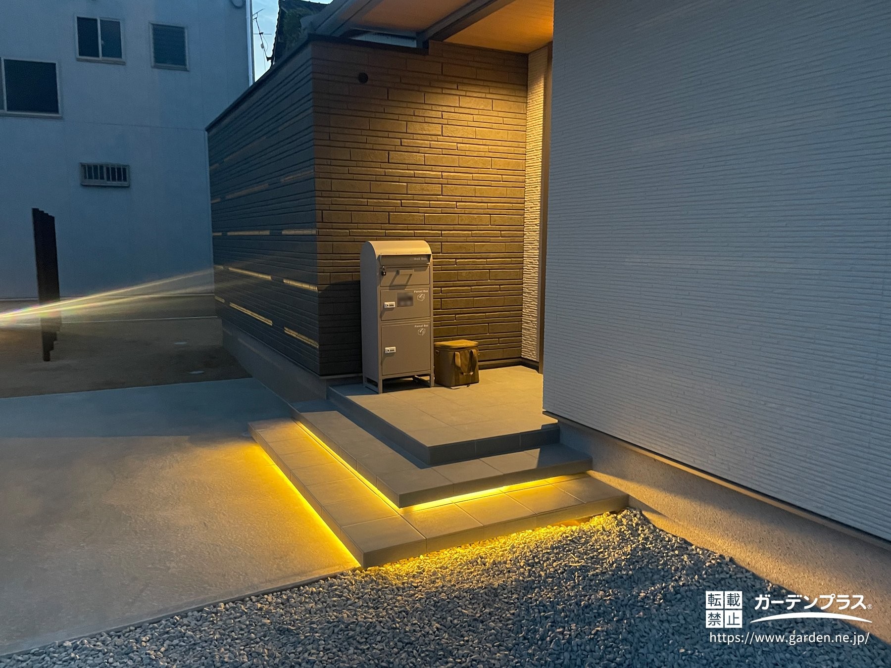 夜間の歩行をサポートする階段照明