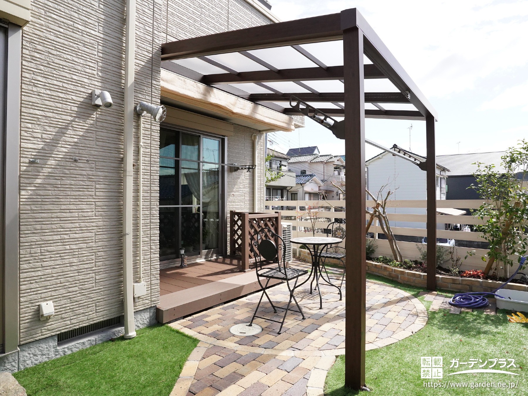 開放感のあるテラス屋根