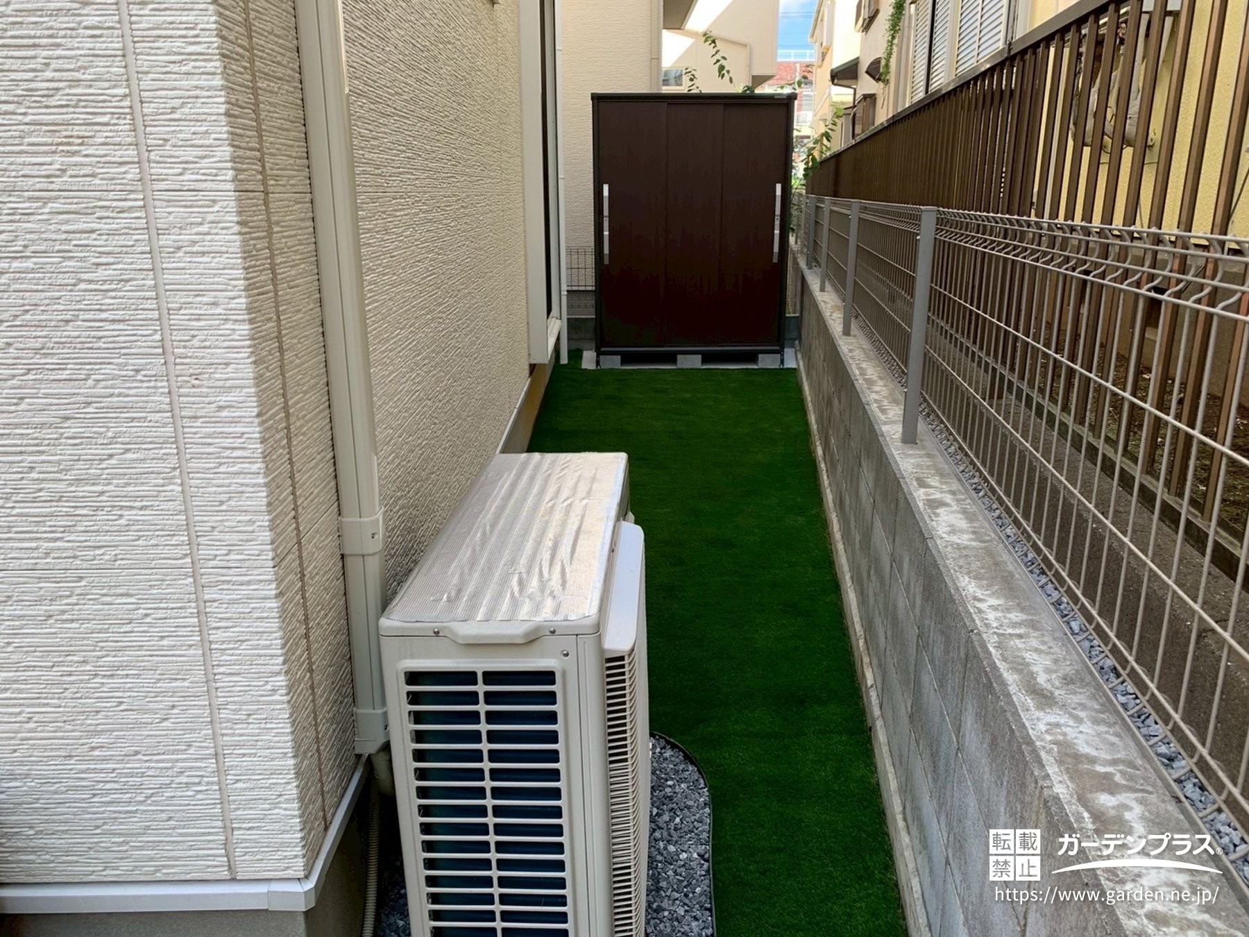 犬走りに設置されたBLACKエスモ