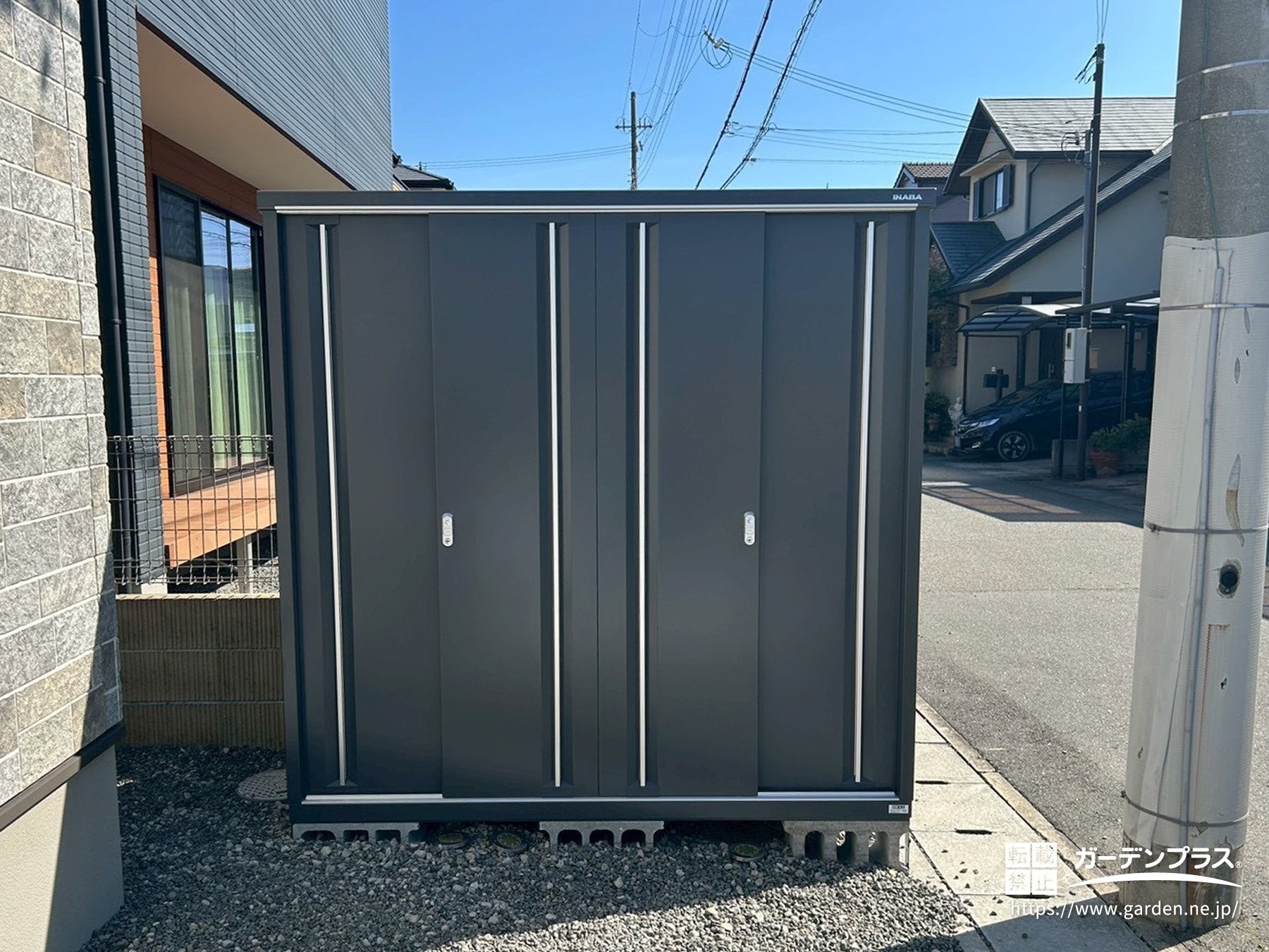 シックなフランネルグレーのおしゃれな物置