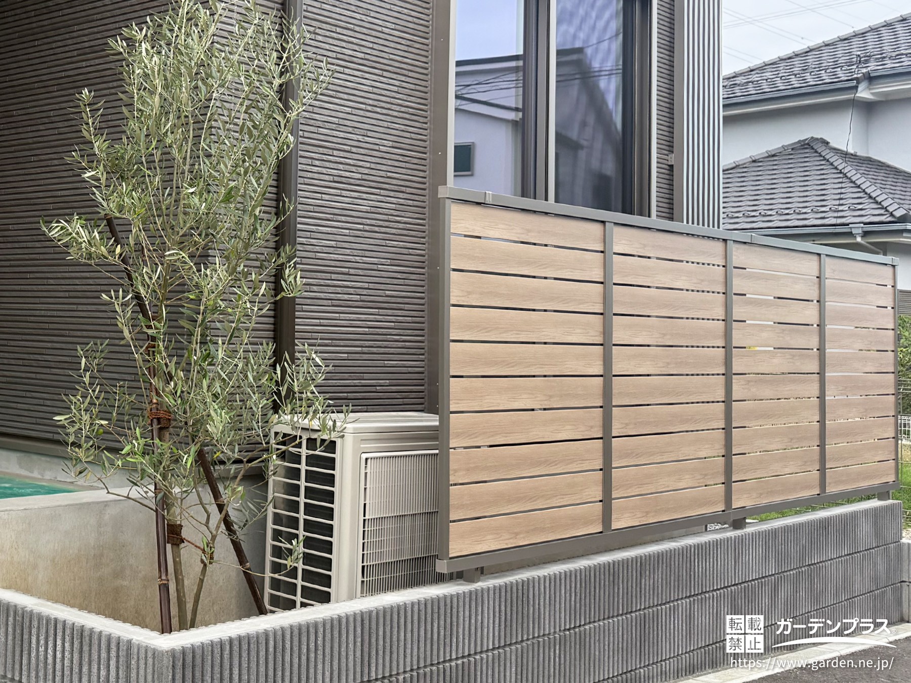 植栽と組み合わせたフェンス①
