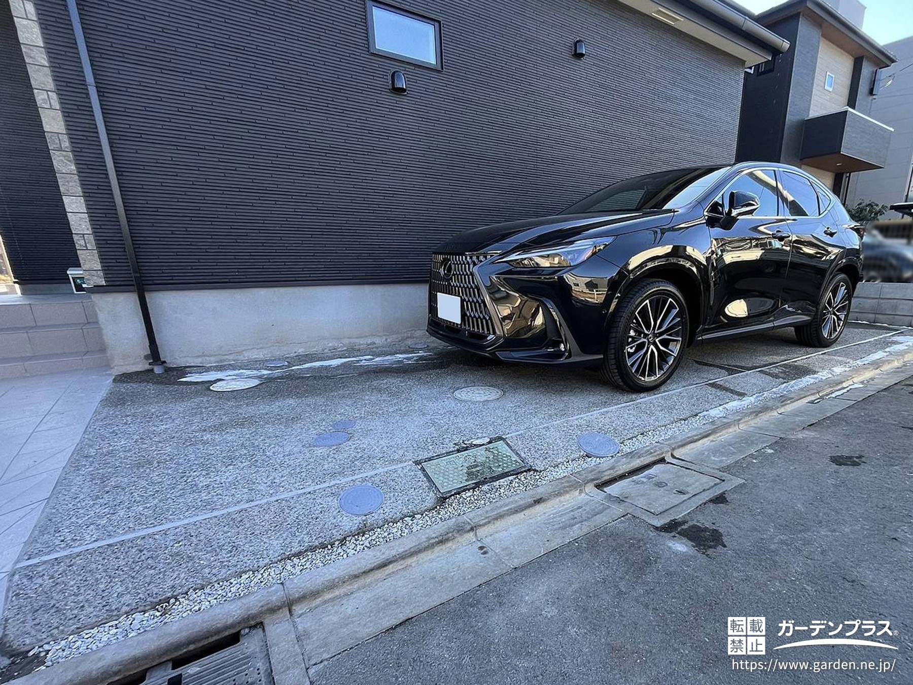 家の横に横付けする駐車スペース