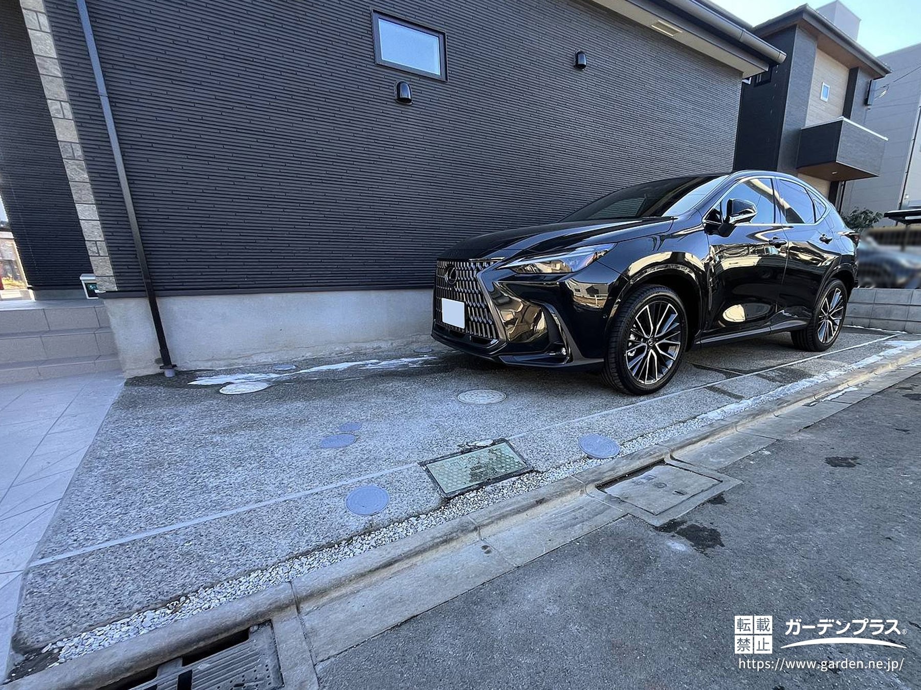 家の横に横付けする駐車スペース