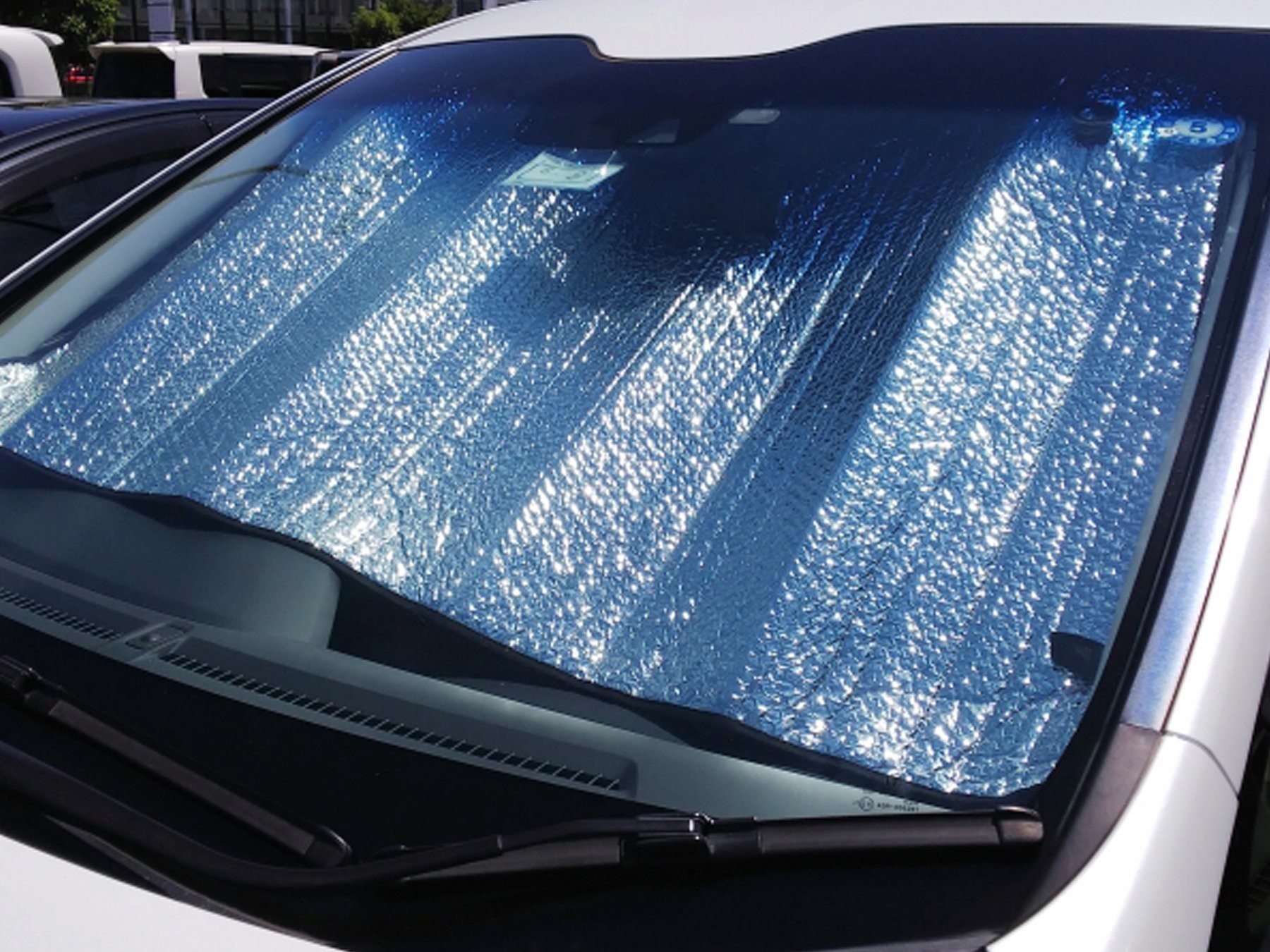 サンシェードを設置した車