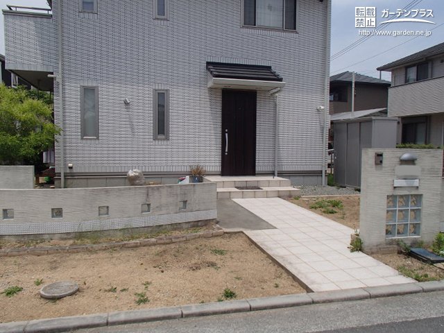 高さを感じさせないオシャレな目隠し塀 かんたん庭レシピ