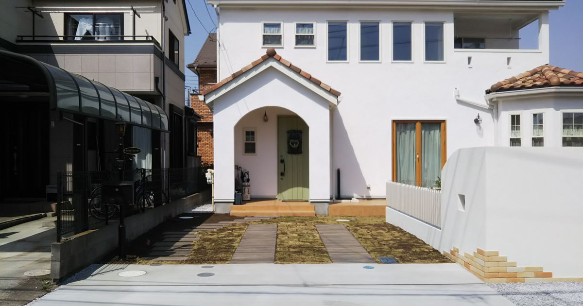 ワンちゃんも喜ぶ南欧風テイストの外構工事 | ガーデンプラスの評判