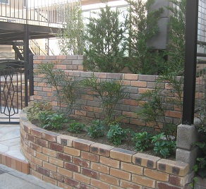 植栽工事が完了いたしました。