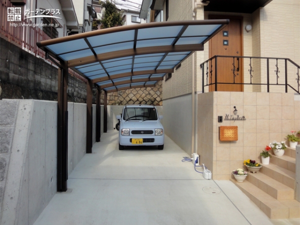 カジュアルテイストの駐車スペース