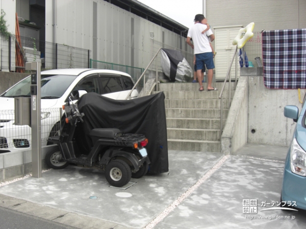 土間コンクリート打設後の駐車スペース