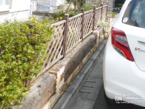小さいタイプの目隠しを設置している様子