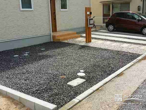 駐車スペースによく合う砂利の設置工事