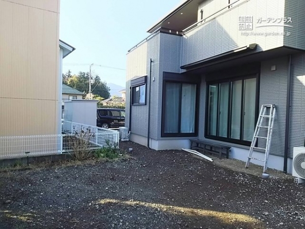 土の状態のお庭