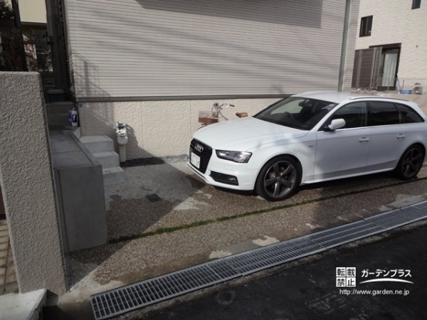 カーポート設置前の駐車スペース