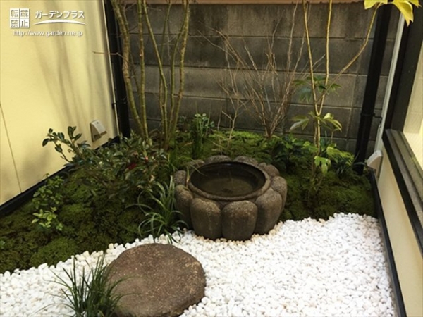 趣あるご自宅の雰囲気に合った和風の坪庭