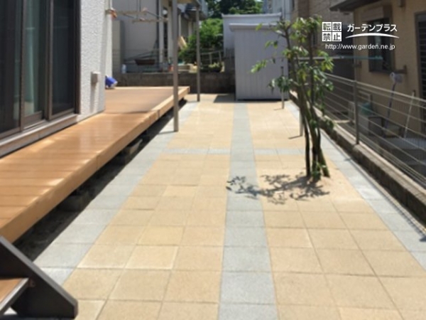 インターロッキングによる雑草対策のお庭