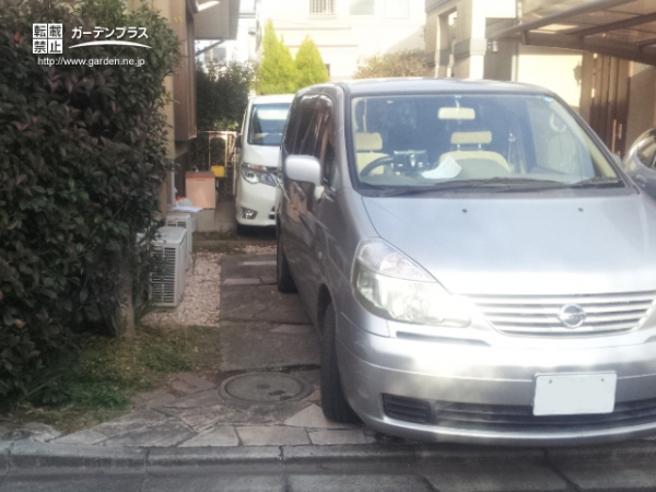 施工前の屋根のない駐車スペース
