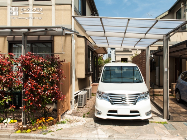 屋根を付けた駐車スペース