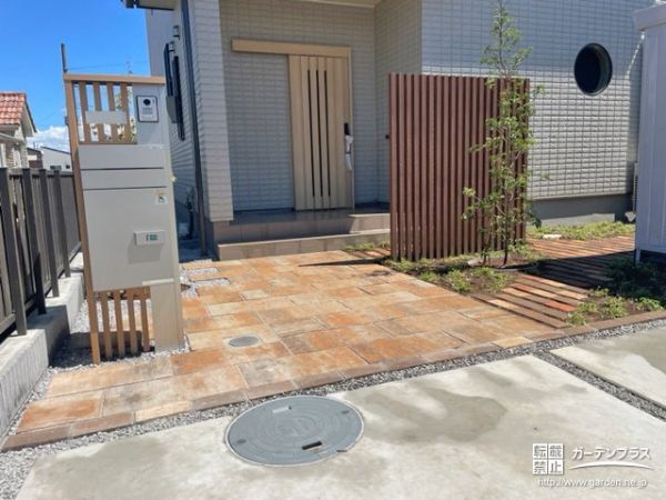 上質なステンレスの質感が引き立つ表札を施工しました。