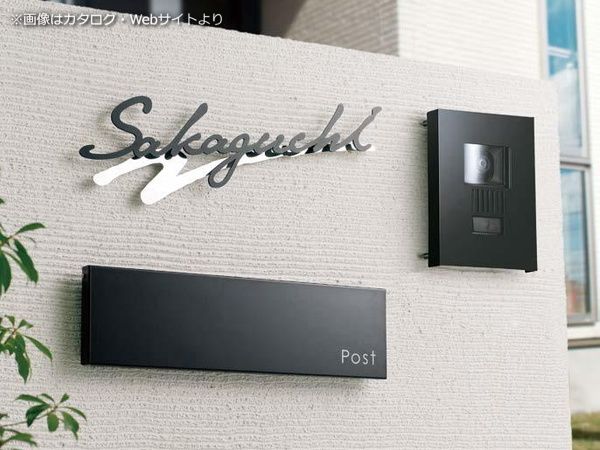 オプションのミラーバーと組み合わせて高級感のある玄関周りを演出