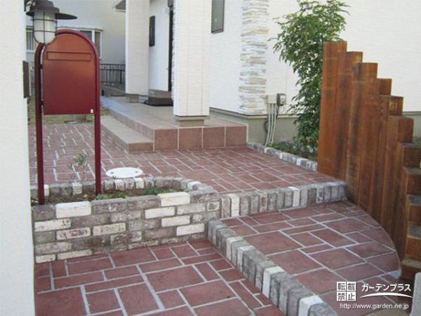 丸みを帯びたデザインが柔らかい印象を与え、お住まいを優しく彩りました。