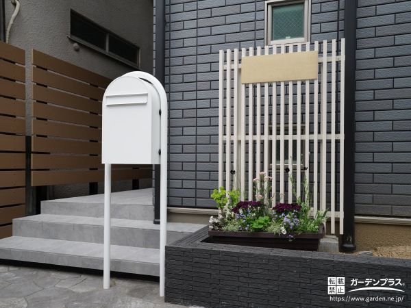 シンプルな構造で開閉しやすく、毎日の郵便の出し入れが快適です。