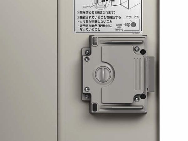 万が一の閉じ込めにも内側から解錠可能な非常解錠装置(前入れ・後ろ出し)