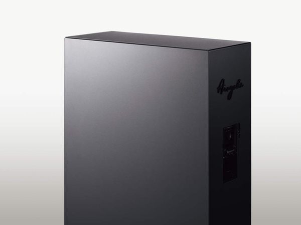 どの角度から見てもフラットで美しいデザイン(側面)