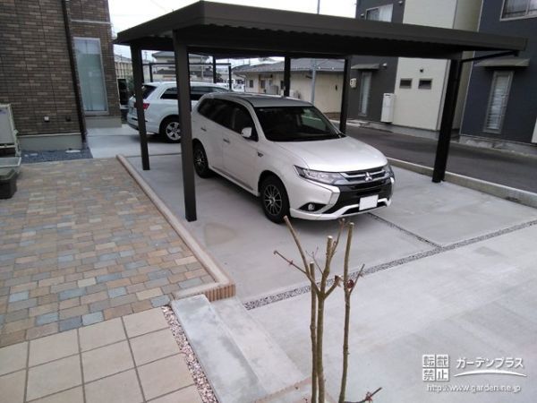 積雪100cmに対応した丈夫な折板屋根タイプのカーポートを設置。大雪の日も愛車を守ります。