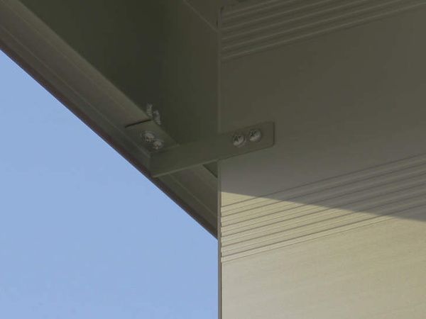 高強度の理由は鼻隠しの補強部品(梁側)