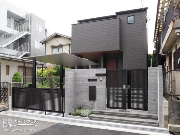 モダンな建物に馴染む佇まい