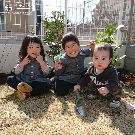 植樹後の記念撮影