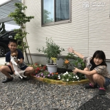 記念樹植樹後の記念写真