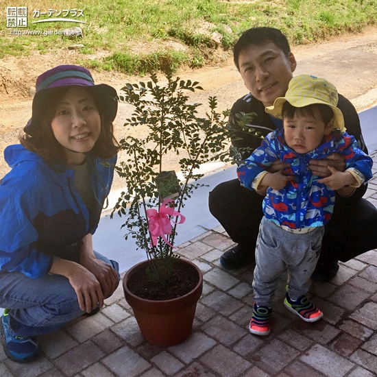 記念樹と記念撮影