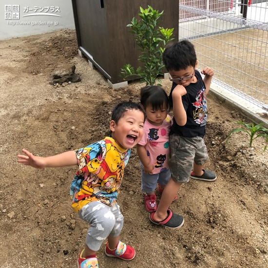 温州ミカンの木と記念撮影