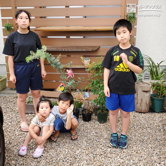 記念樹とお子さまのお写真①