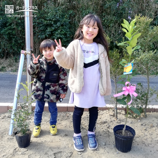 植樹前の記念写真