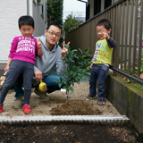 熊本県菊池郡菊陽町もみじ（カエデ）とキンカンの植樹風景