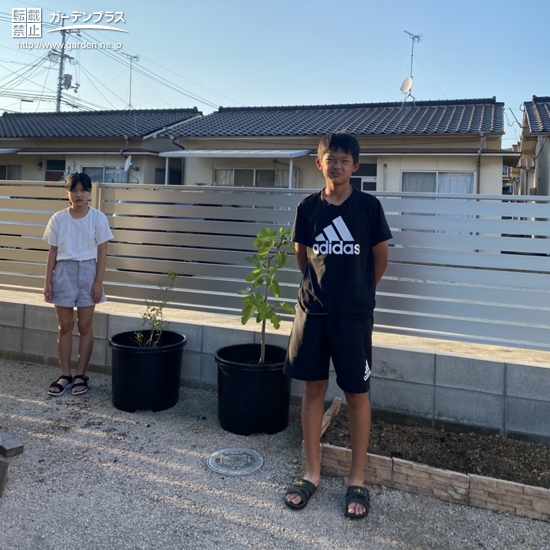 植樹後の記念写真