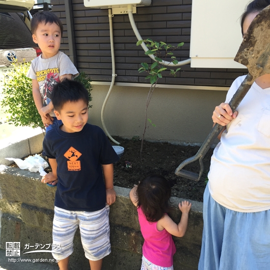 植樹後の記念写真