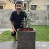 植樹後のシマトネリコと記念撮影