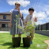 記念樹と記念撮影