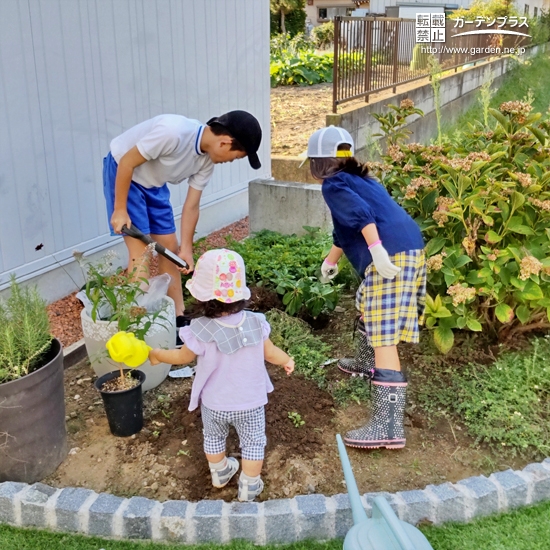 記念植樹の様子②