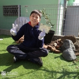 植樹後のオリーブと記念撮影