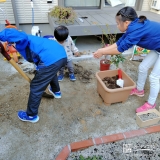 記念樹植樹の様子