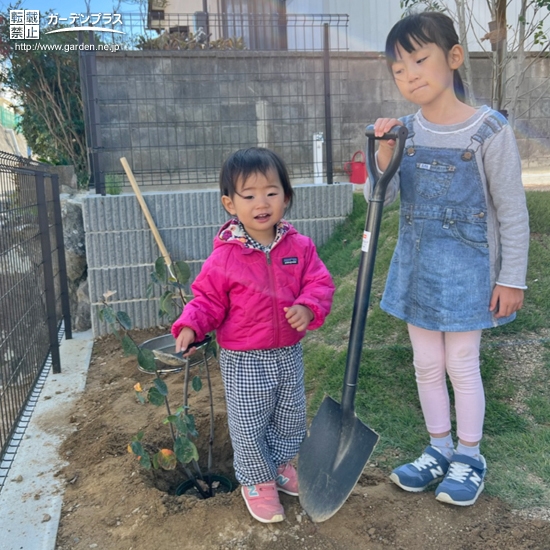 記念樹と記念撮影