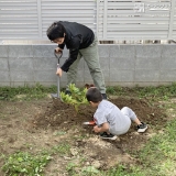 記念樹植樹の様子