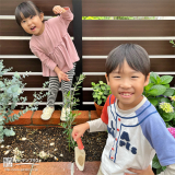 記念樹と記念撮影