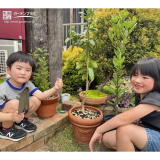 記念樹と記念撮影