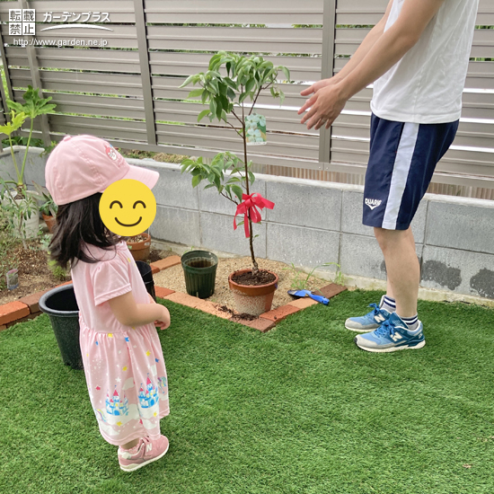 記念樹と記念撮影