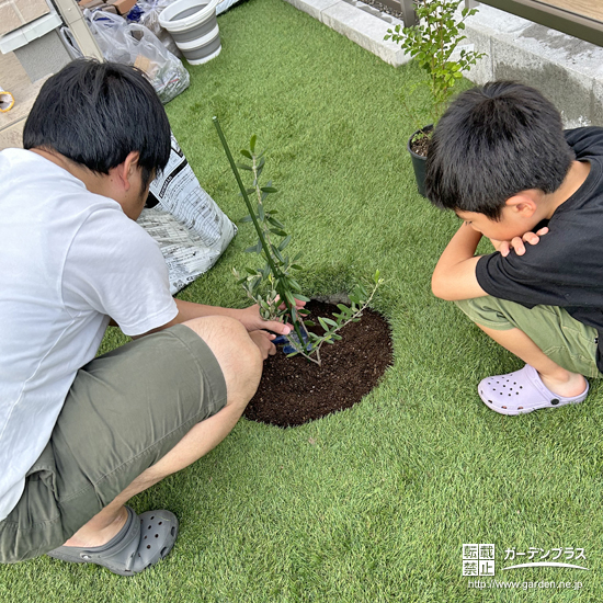 記念樹植樹の様子